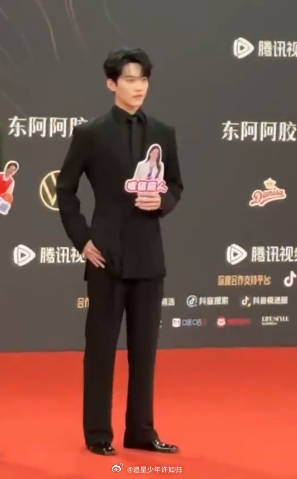 周柯宇 财阀家的小儿子   相信看完这样的周柯宇，我们也是水灵灵的被吸引道歉，尤