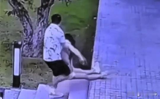 这个恶魔，终于露出了真面目。他叫赵天行，陕西人，在泰国曼谷伪装成一个普普通通的烧