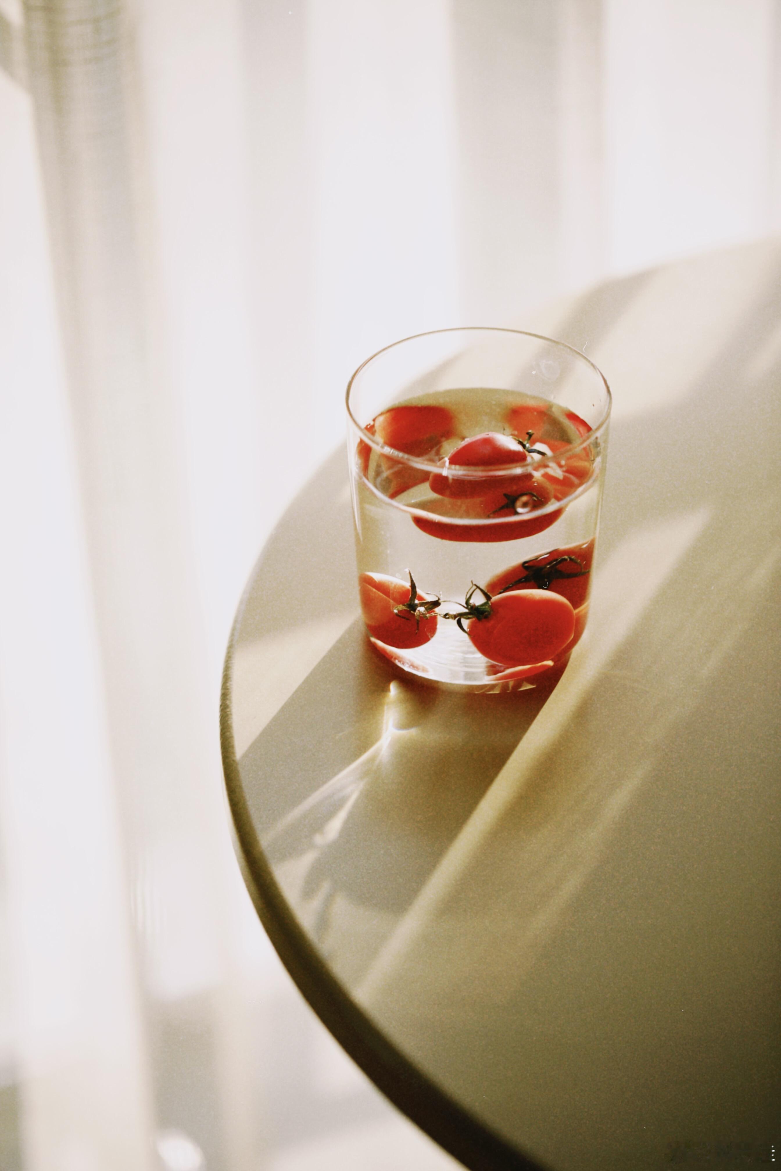 成长的很大一部分是接受，接受分道镳、接受世事无常、接受孤独挫败、接受突如其来的无