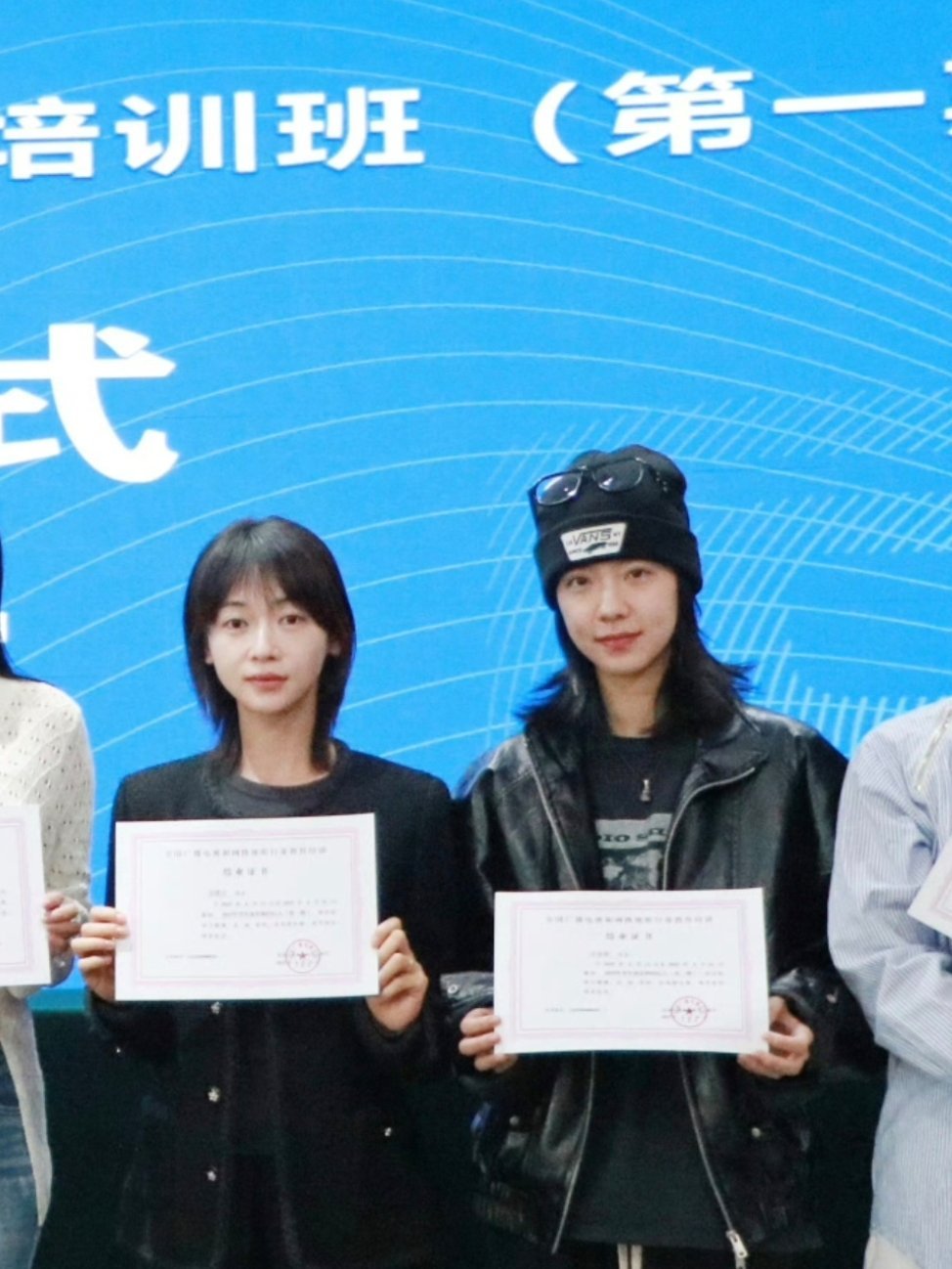 ！！！人活得久什么都能看到，双厨狂喜我老婆吴谨言和我女鹅庄达菲[awsl][aw