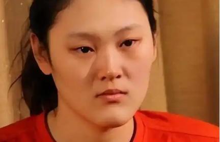 为国争光却惨遭郎平弃用！选择投奔土耳其的王一梅，如今生活怎样？她是中国女排的标志