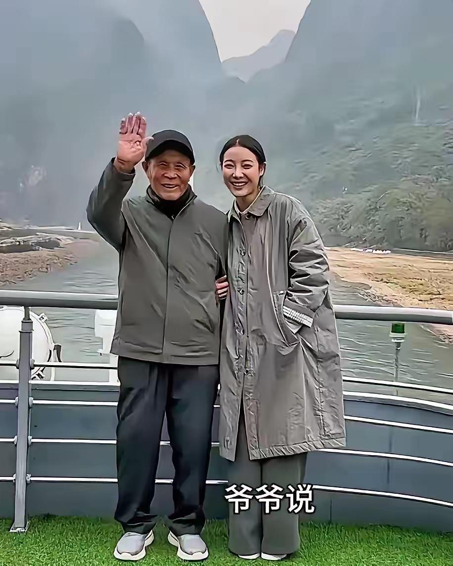 泪目！河南95后女孩，父母智力低下，爷爷、奶奶把她拉扯大。哪知，叔叔意外受伤残废