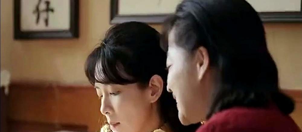 重组家庭最残酷的博弈，从来不是争夺资源，而是谁来为丑闻买单。
 
70年代末继女