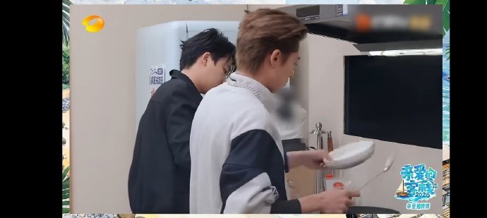 白鹿直拍视角下王鹤棣刀工王鹤棣的蛋炒饭看着也太香了！棣棣的厨艺有点东西啊！色香味