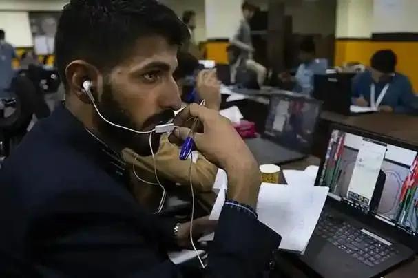 印度近日又闹了个笑话，其一艘装载200万桶原油的油轮，因轻信印度籍诈骗分子“霍尔