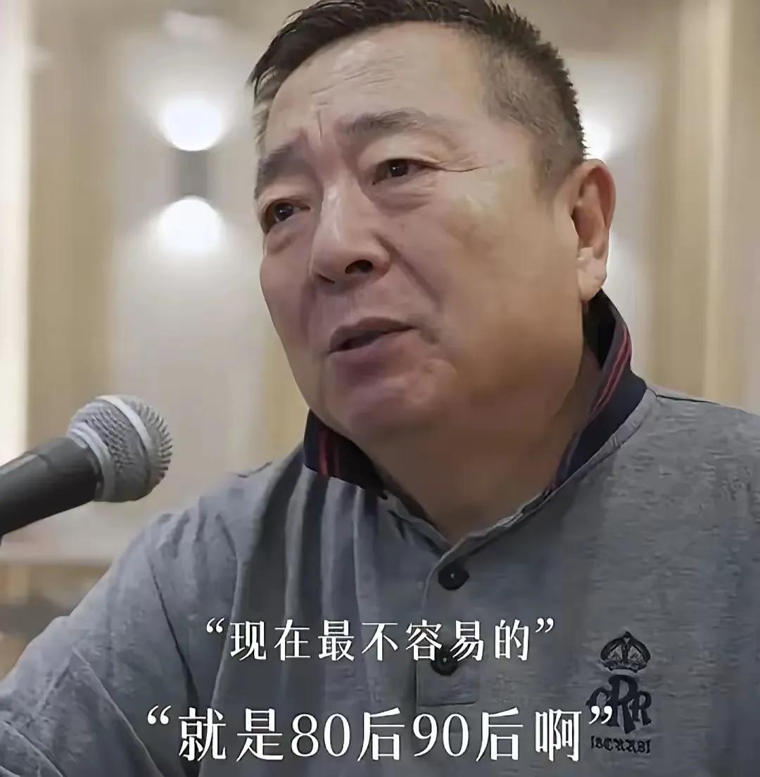 看哭了！一网友给董浩叔叔留言：
​“40岁了，还没吃过龙虾，有人出生在罗马，而我