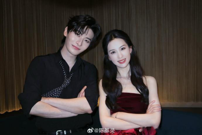 陈都灵和她的四个男人合照、陈都灵端水大师雨露均沾多人同框依旧亮眼，颜值气质稳居画