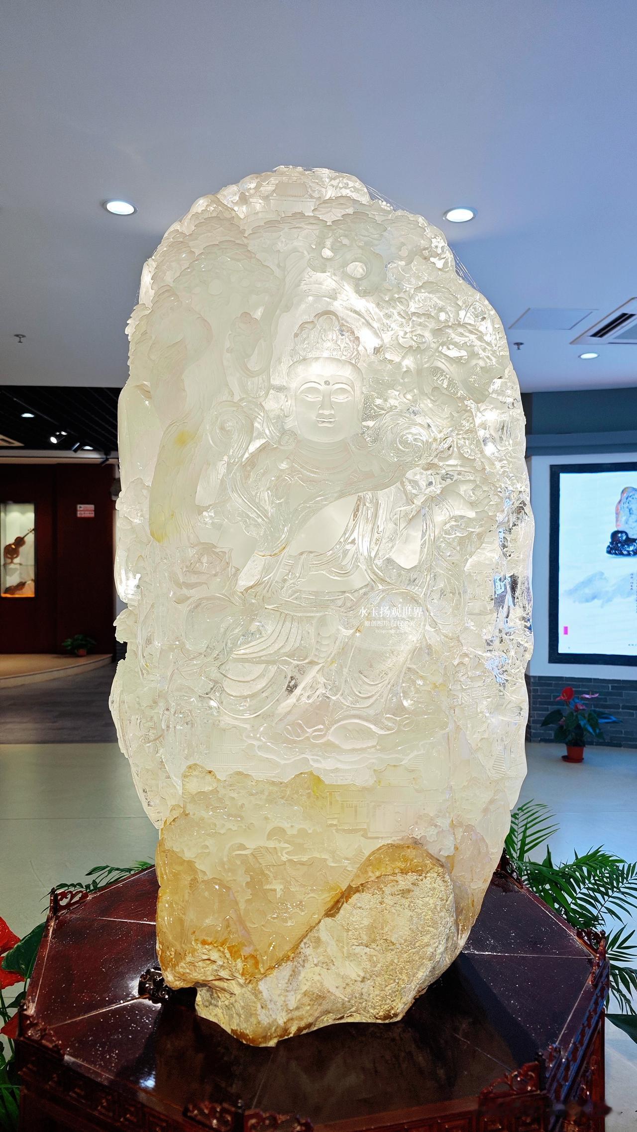 你以为天德湖就只有湖光山色？错啦！我也是逛了三次才发现，东北角藏着座工艺美术馆，