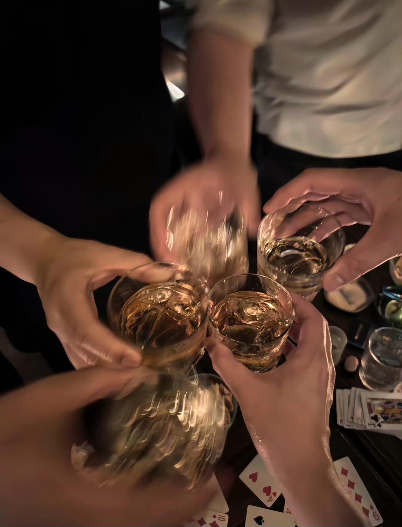 真贵人拉你一把带你成长,假贵人炫耀资源然后对你画大饼。 ​​​
