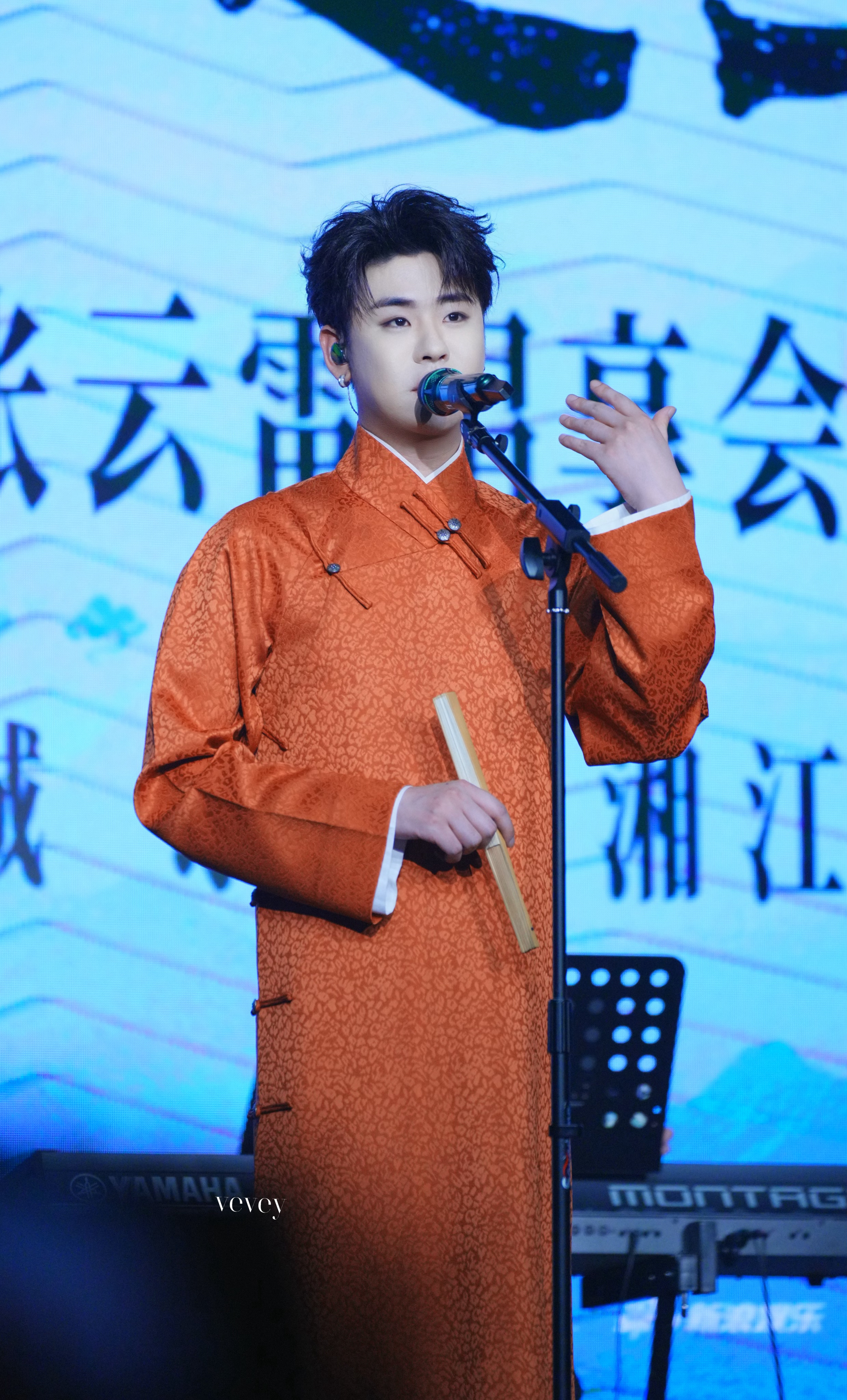 龚琳娜张云雷新歌挽红纱张云雷新歌遥遥都别睡哈 我很期待新歌《遥遥》 看歌词就带劲