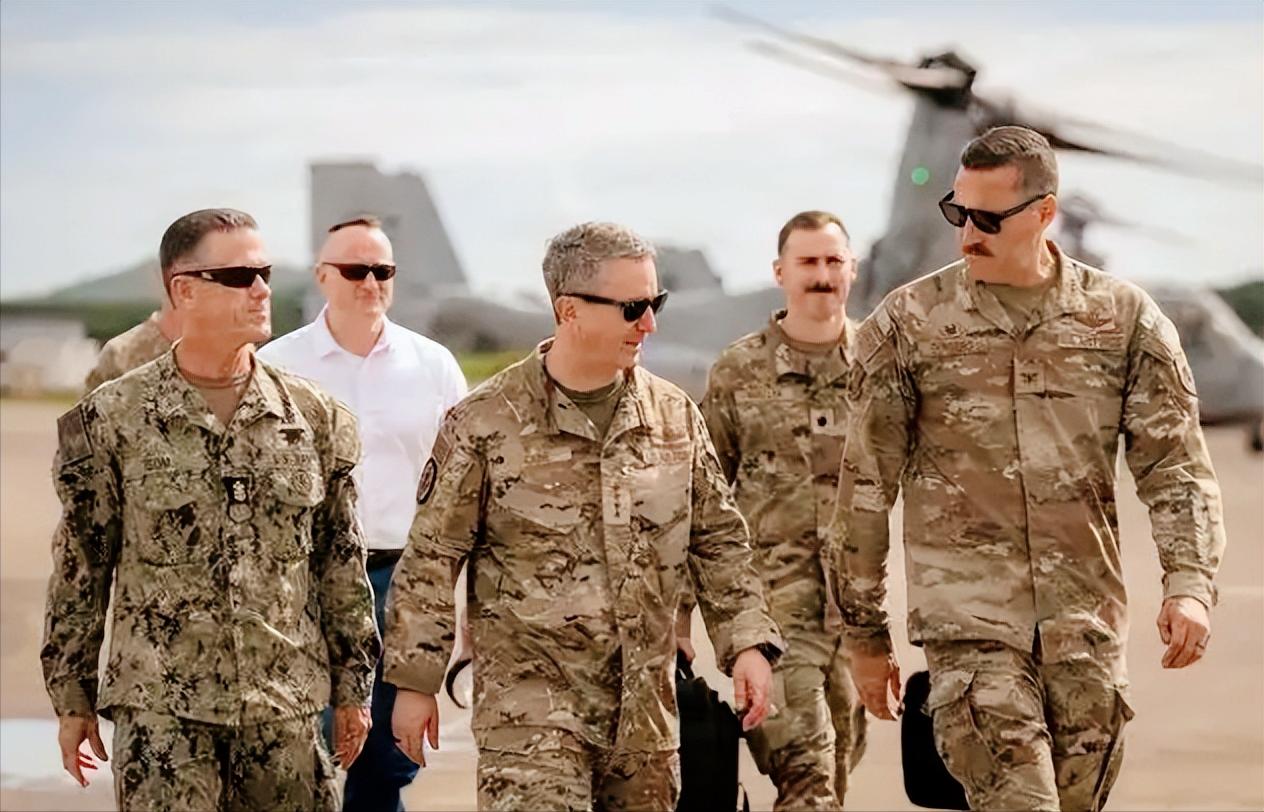 最近中东爆出猛料，特朗普已经拿到了美军给的两套对伊朗动手的方案了。
 
一边是直