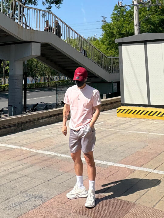 帅是一种感觉，粉色系穿搭来了