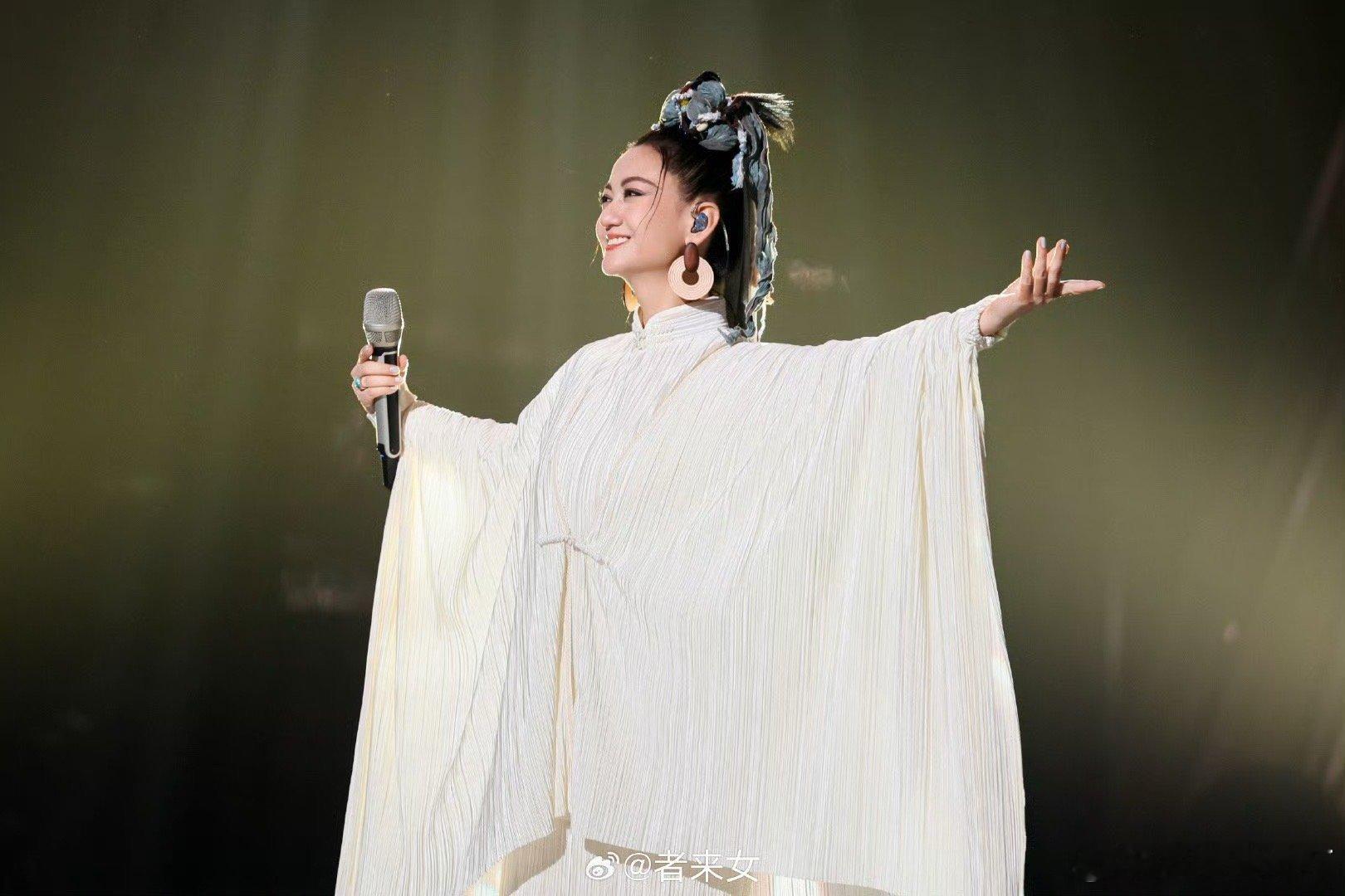 者来女 一款很新的国潮外卖最近的快乐源泉：者来女老师的马甲大赏！这位王者藏的身份