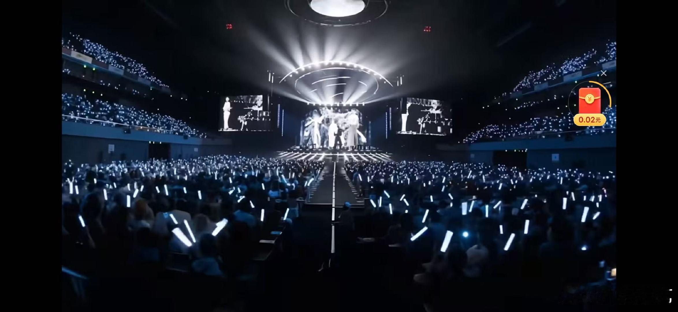 三十场演出是三十次生命的绽放，海来阿木把大凉山的阳光洒满每个舞台，《你的万水千山