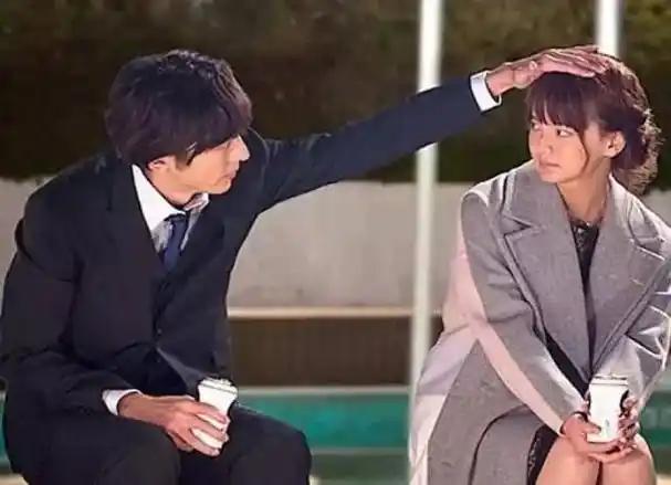 日本经济低迷期超4成未婚年轻人没有亲密关系。
如今“只想搞钱不想搞对象”成为不少