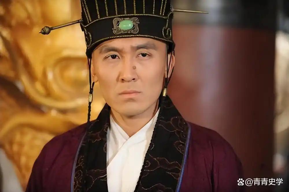 李静忠出身官奴，却凭借伶俐头脑在宫中日渐受宠，被唐玄宗赐名李辅国后权柄日盛，甚至