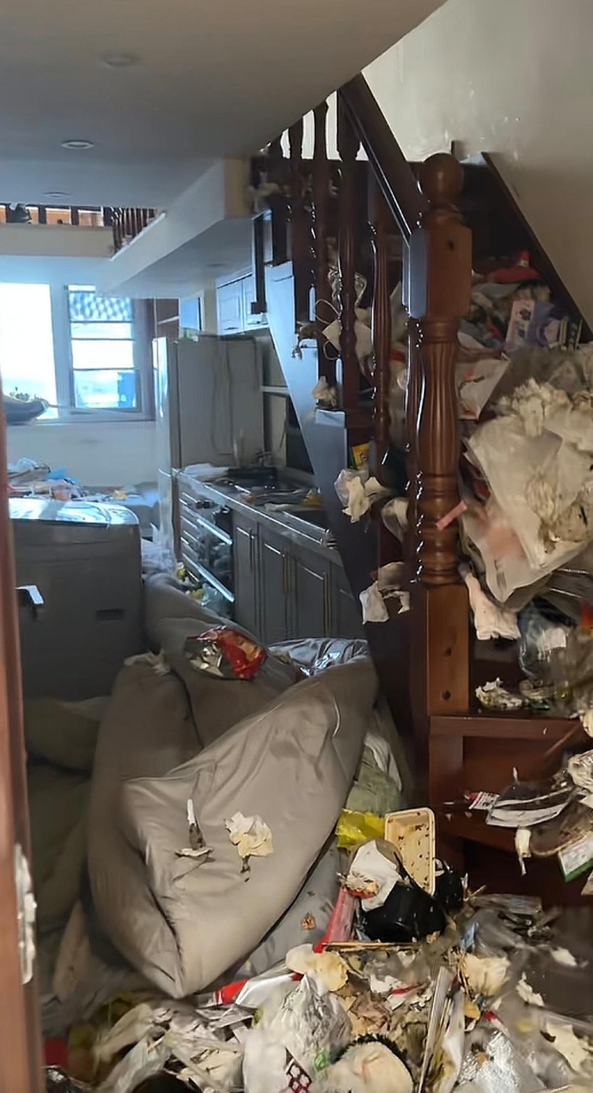 房东遇到这样的租客，估计也是欲哭无泪。这房间打扫和复原，估计要花掉不少费用。更让