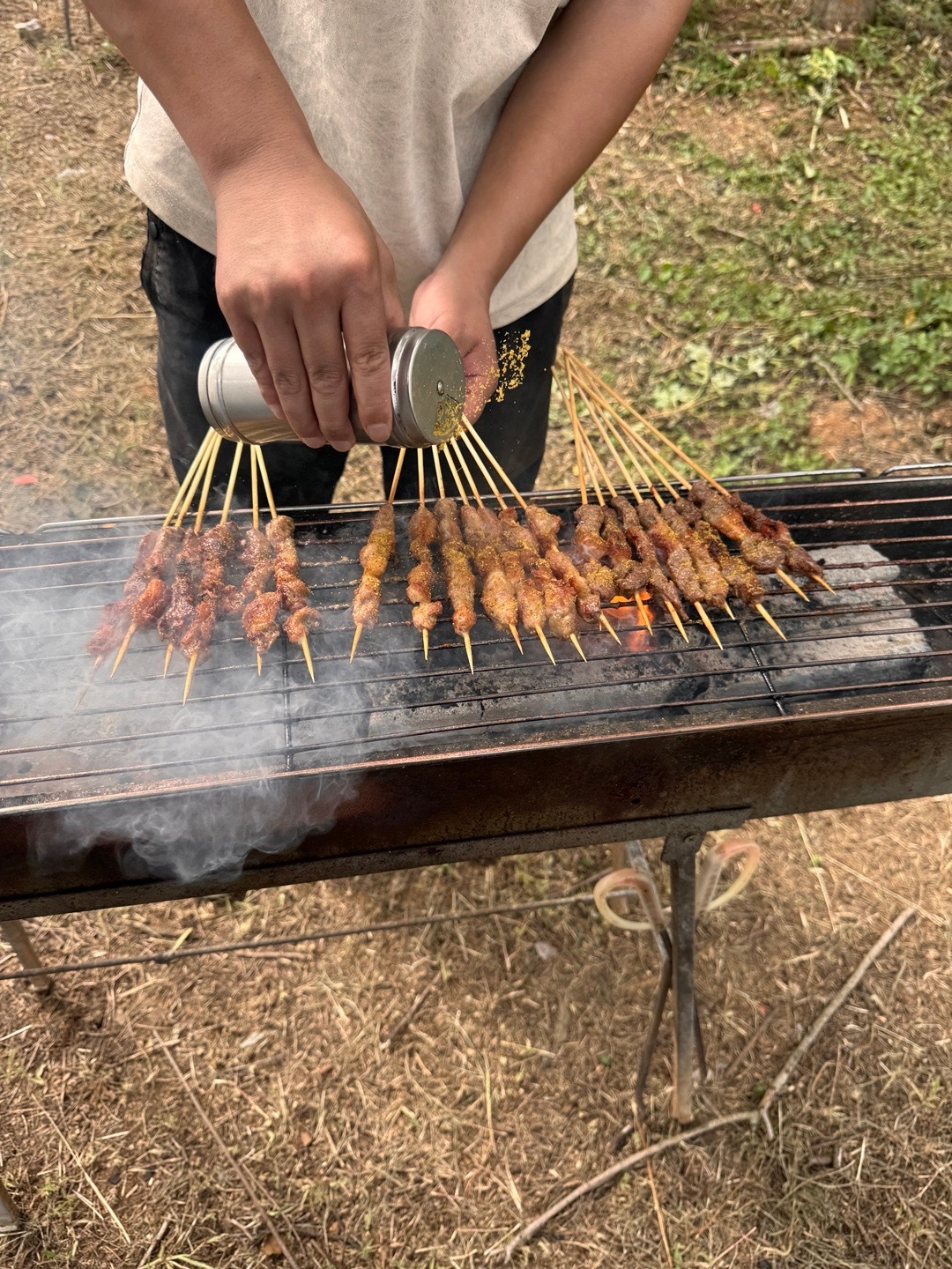 我知道老板为啥能一年挣130万了！！开露营🏕️地，套餐有435元  799元 