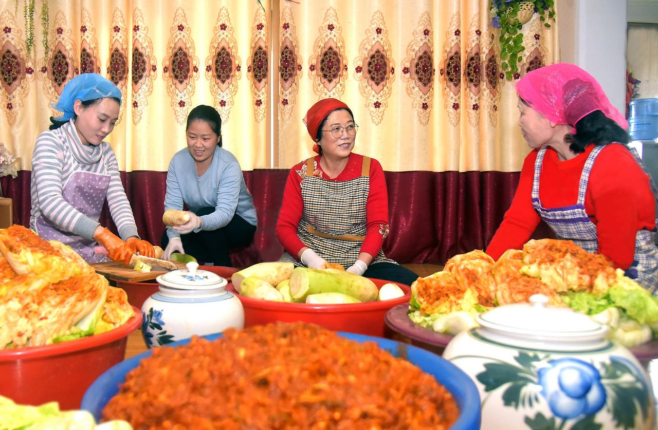 世界非物质文化遗产——腌泡菜风俗
每逢初冬，朝鲜的每个家庭腌泡菜。2015年，腌