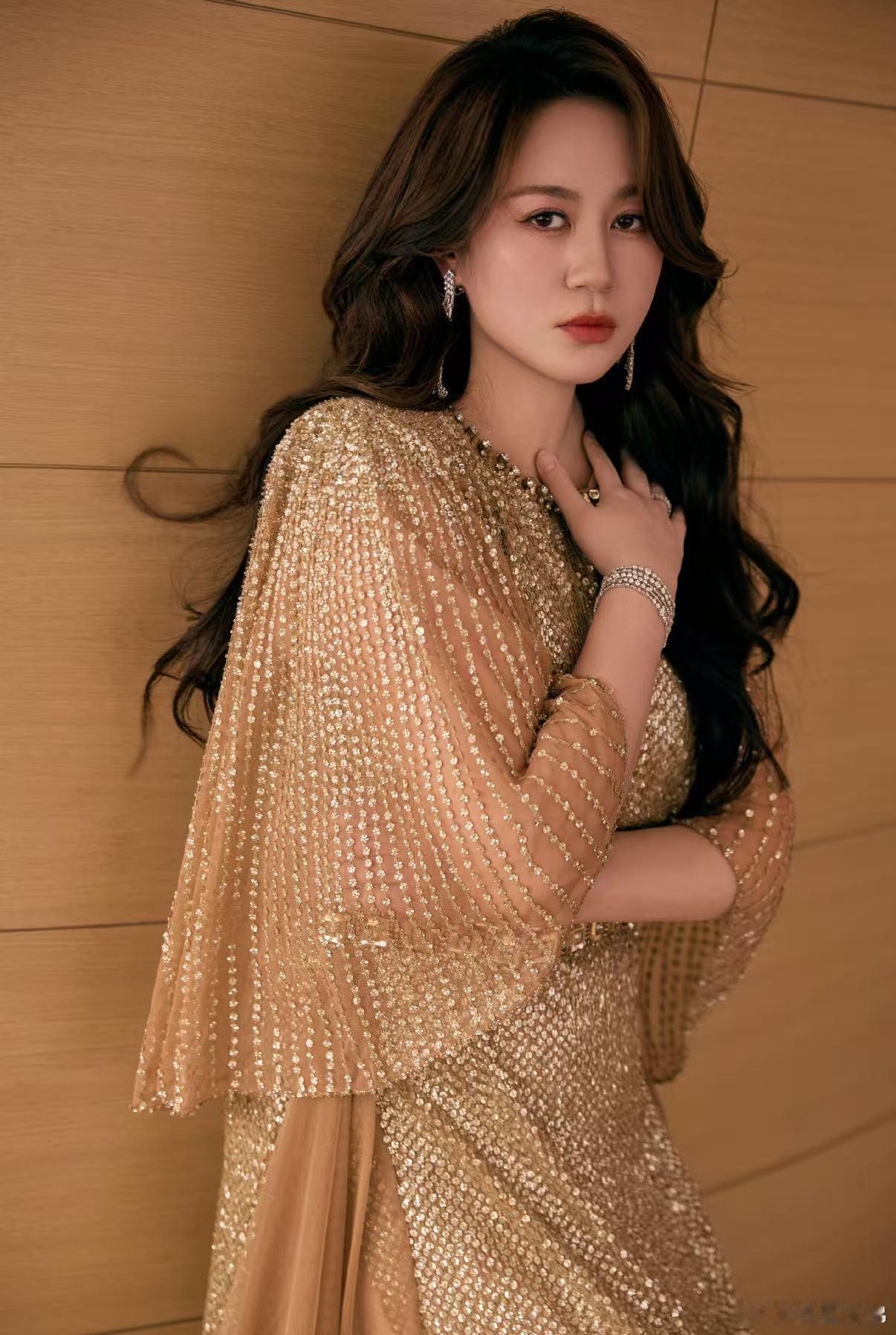 章子怡陪跑章子怡马丽陪跑第44届香港电影金像奖最佳女主角：廖子妤 两位内地影后热