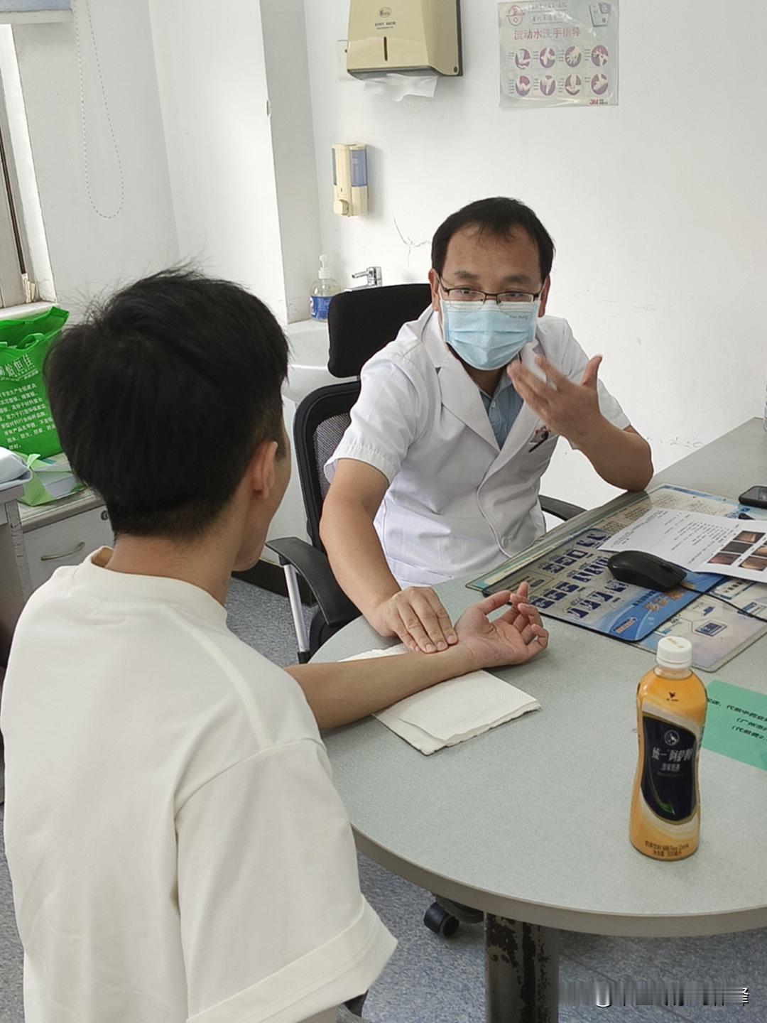 🌿 胃病喝中药？ 见效时间表！
---
🔥 喝中药1周没见效？先别放弃！
>