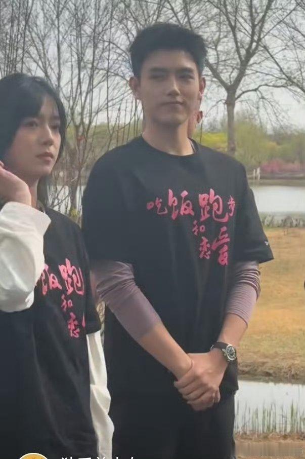 大运河偶遇庄达菲陈飞宇据网友分享，在大运河幸运邂逅庄达菲和陈飞宇，陈飞宇亲自送伴