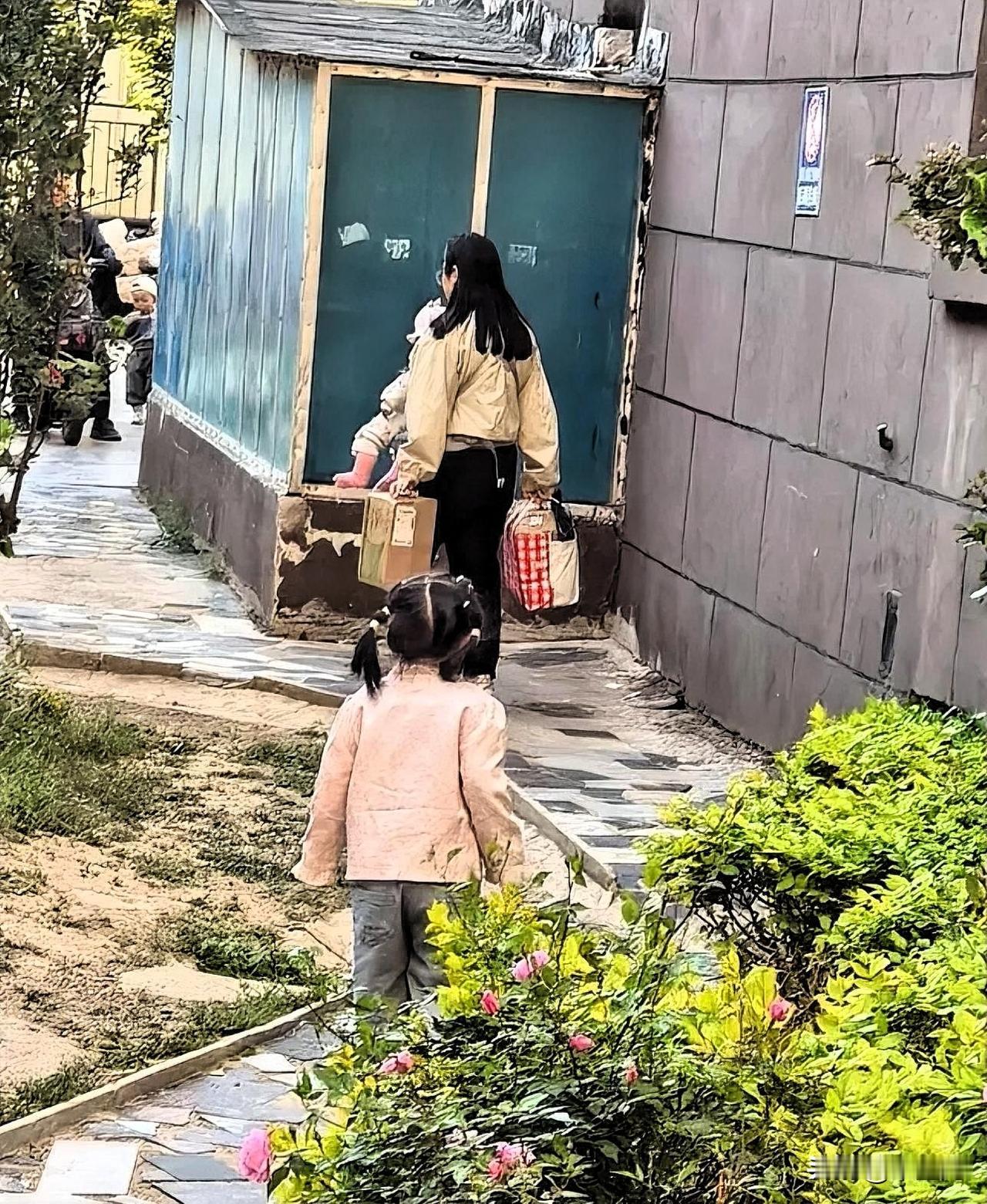 我就问你一句，
你实话实说，
就是放开二胎三胎，
你还敢生吗？
看到这幅图片，