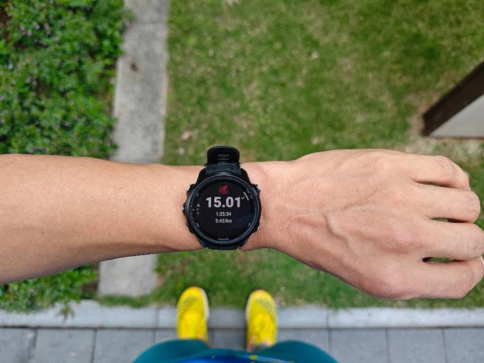 早起跑步，15Km；早上5点就被热醒了，睡不着那就下楼去运动；慢跑开启，跑完15