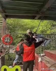 开业2月就出人命！谁还敢玩[灵光一闪]

华蓥山这起高空坠亡事件，是意外？
小女