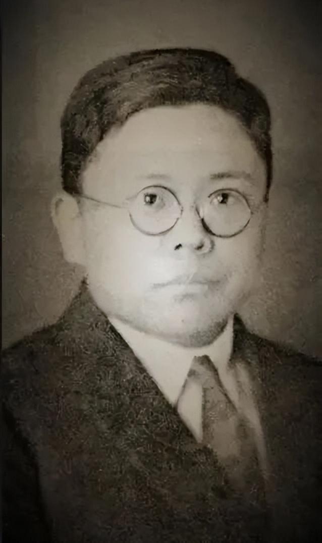 这位脾气暴躁的傅斯年，生于山东聊城人，祖上是清朝第一任状元，性格急且直，在国民参