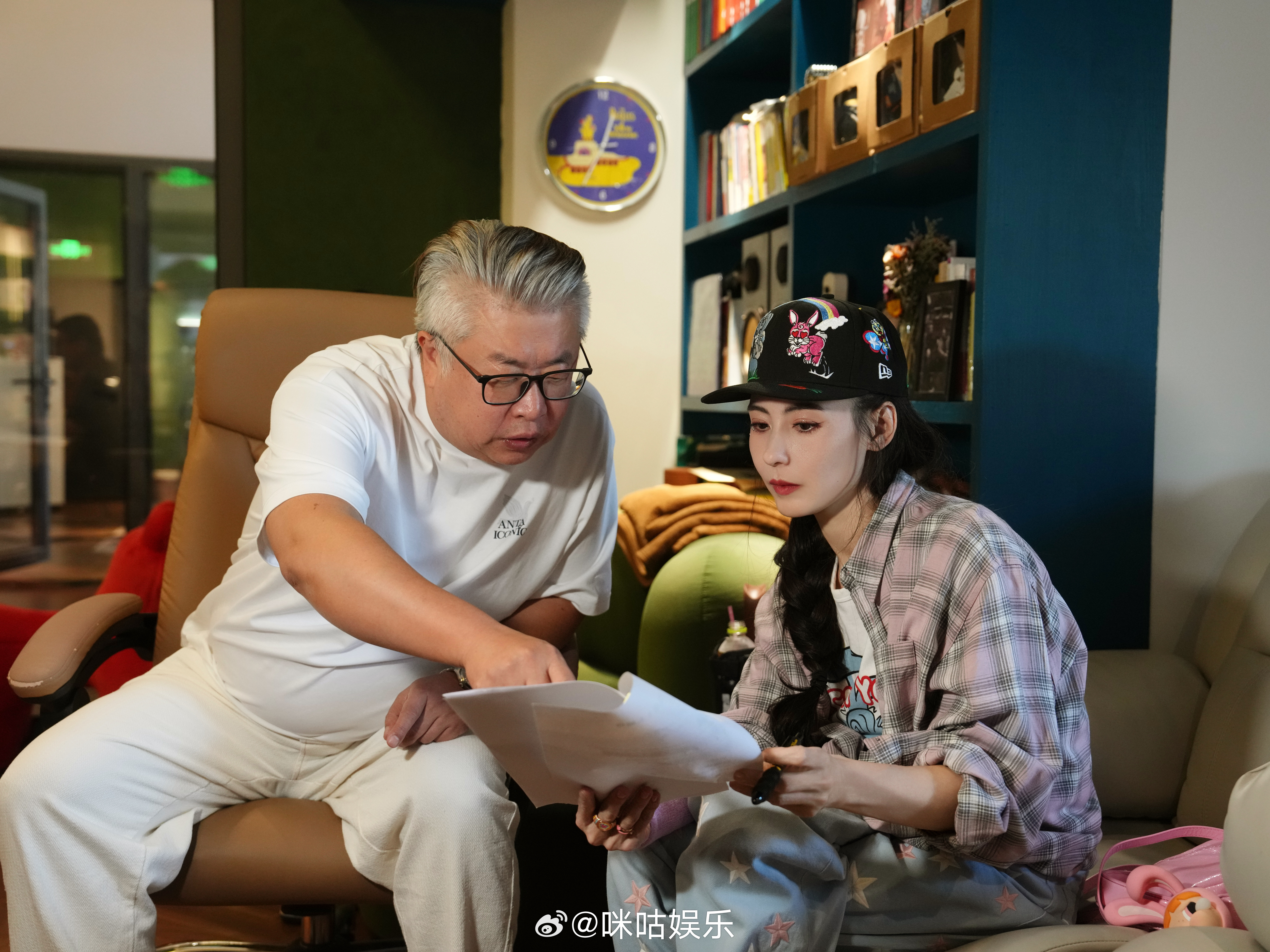 张柏芝小柯合作张柏芝小柯合作了综艺《一路繁花2》的主题曲！歌手身份的张柏芝还是如