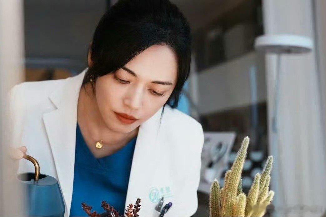 以美之名师徒决裂意难平 追剧追到心碎！魏医生与乔主任曾经在手术室并肩作战，一个眼
