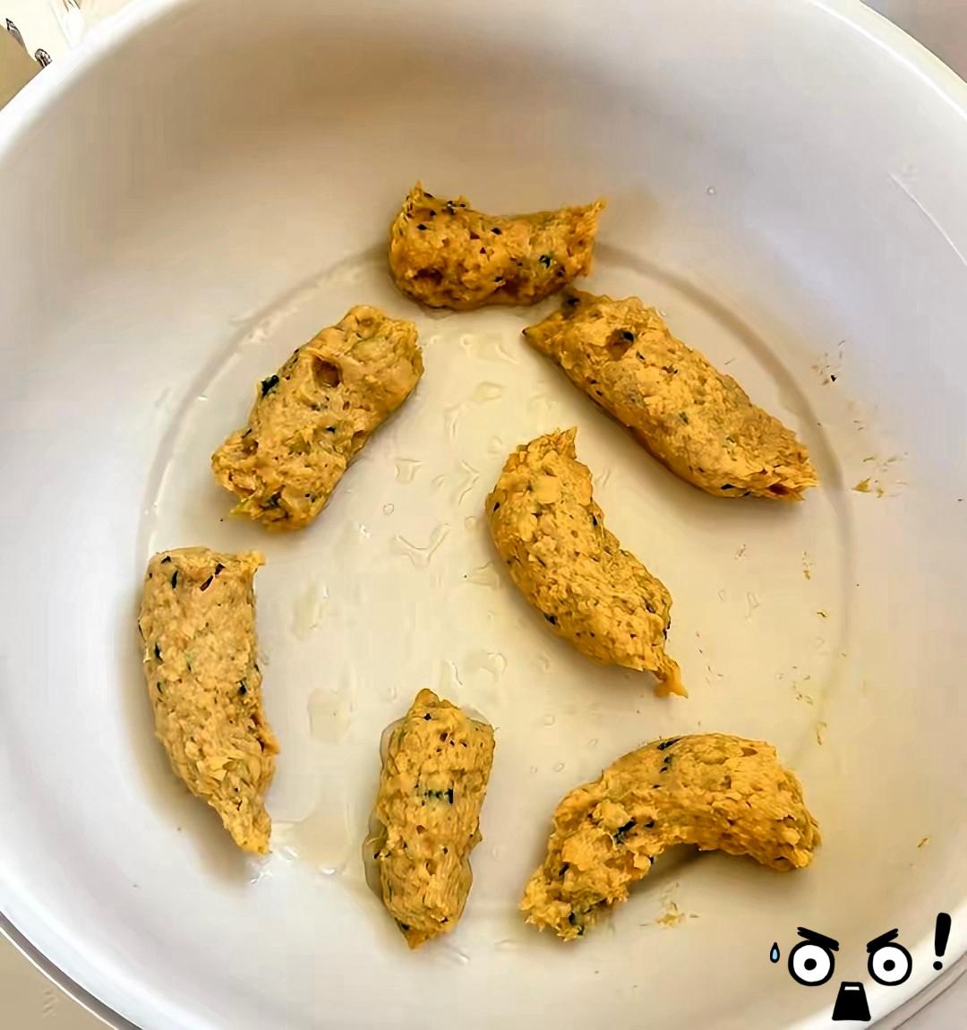 朋友8000块请的育儿嫂
做的辅食能让人看吐？
这事儿真给我整懵了！
 
育儿嫂