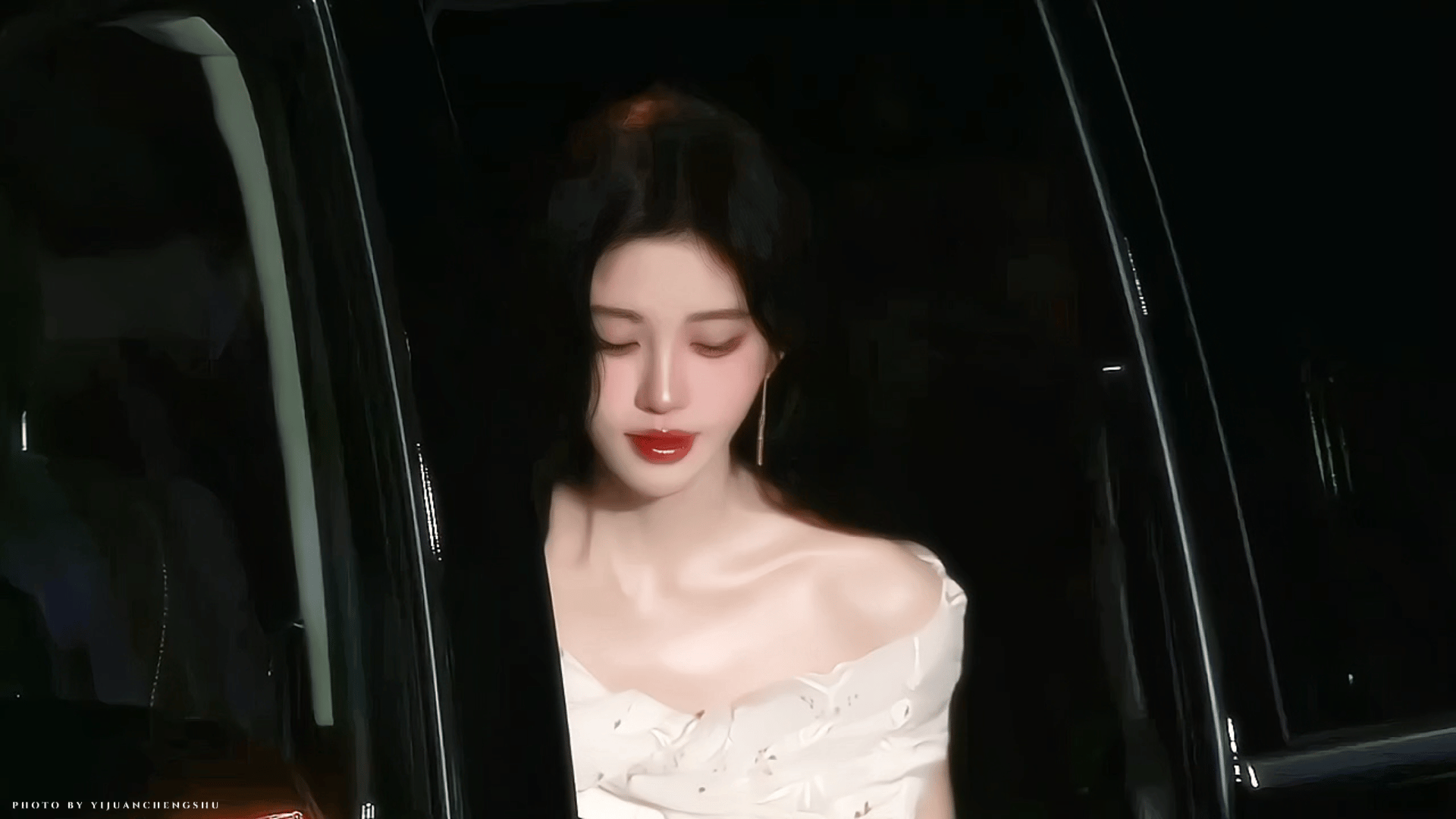 鞠婧祎的雨伞上都是橘子【鞠婧祎】这场红毯看一次惊艳一次🫧 ​​​