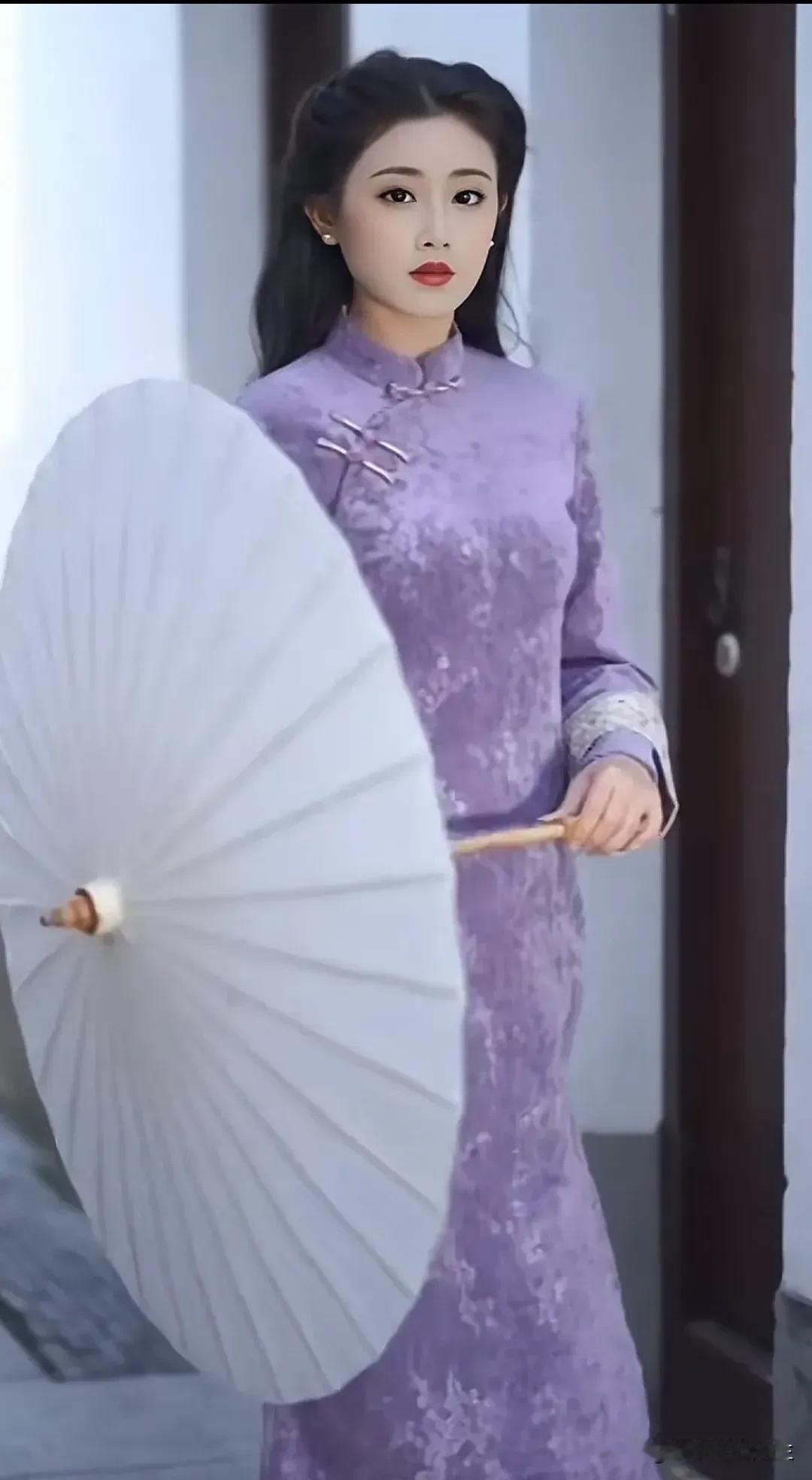 旗袍与美女相得益彰，熠熠生辉，完美诠释东方神韵，彰显大国的典雅与浪漫！[心][赞