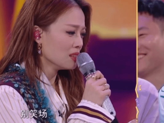 内娱最爱随地大小演的女明星谁还没看过容祖儿演戏名场面啊！明明是天后级歌姬，结果演