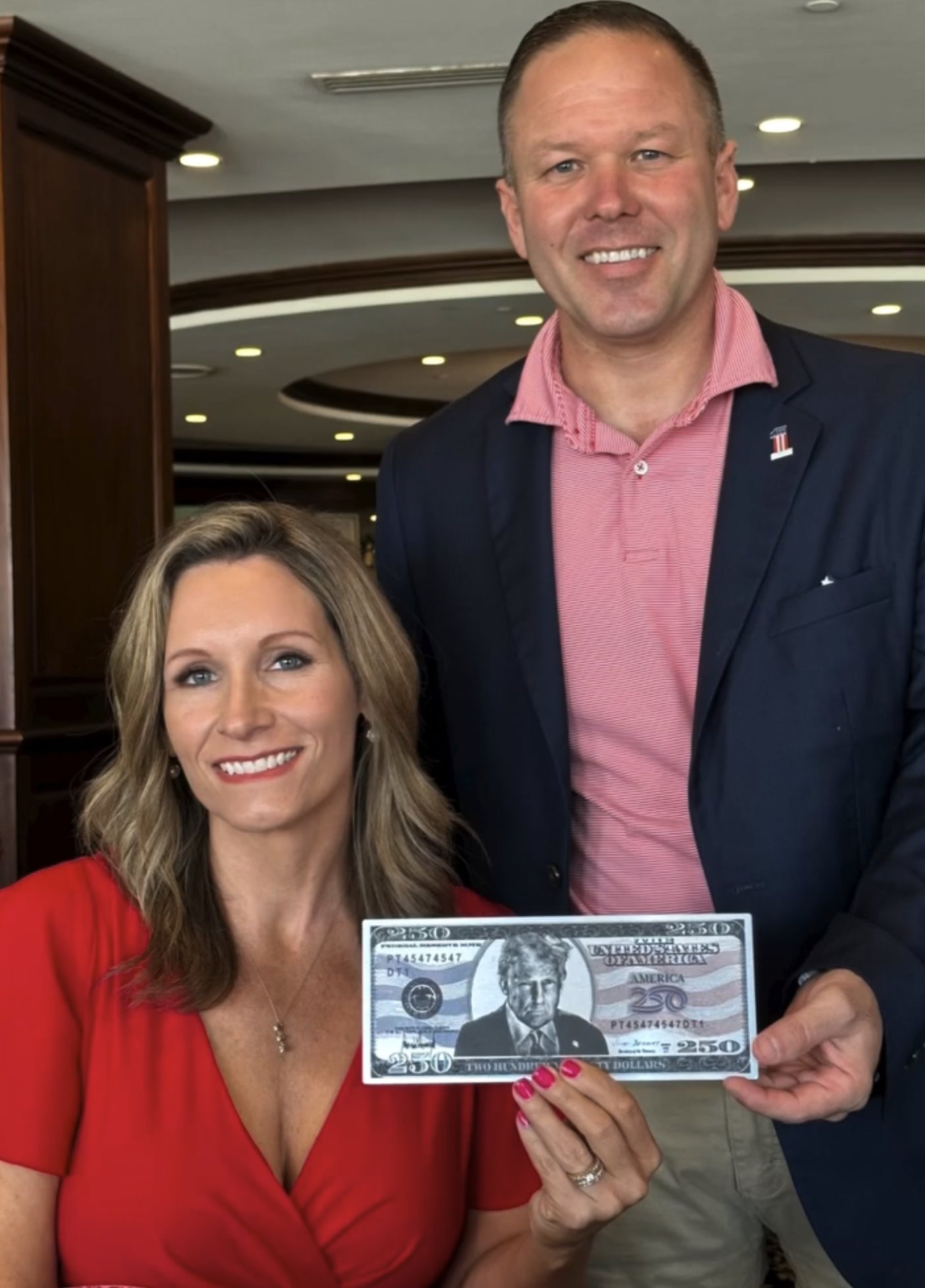 特朗普计划在美国建国250周年之际发行印有自己头像的美金纪念钞，就是250这个面