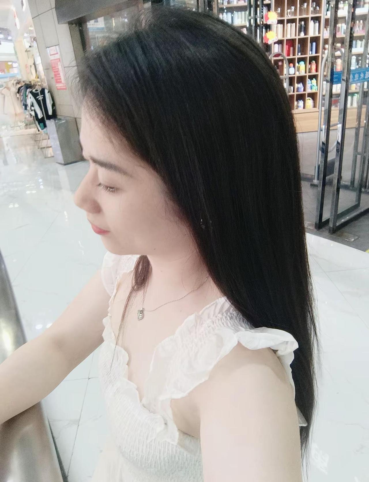 兜兜转转这么些年，我始终偏爱“年上者”这话不假。身边朋友们总想着替我牵线搭桥，我