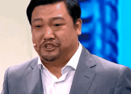 贾冰是谁 + “口出狂言”事件完整梳理
贾冰，1980年沈阳人，内地喜剧演员 。