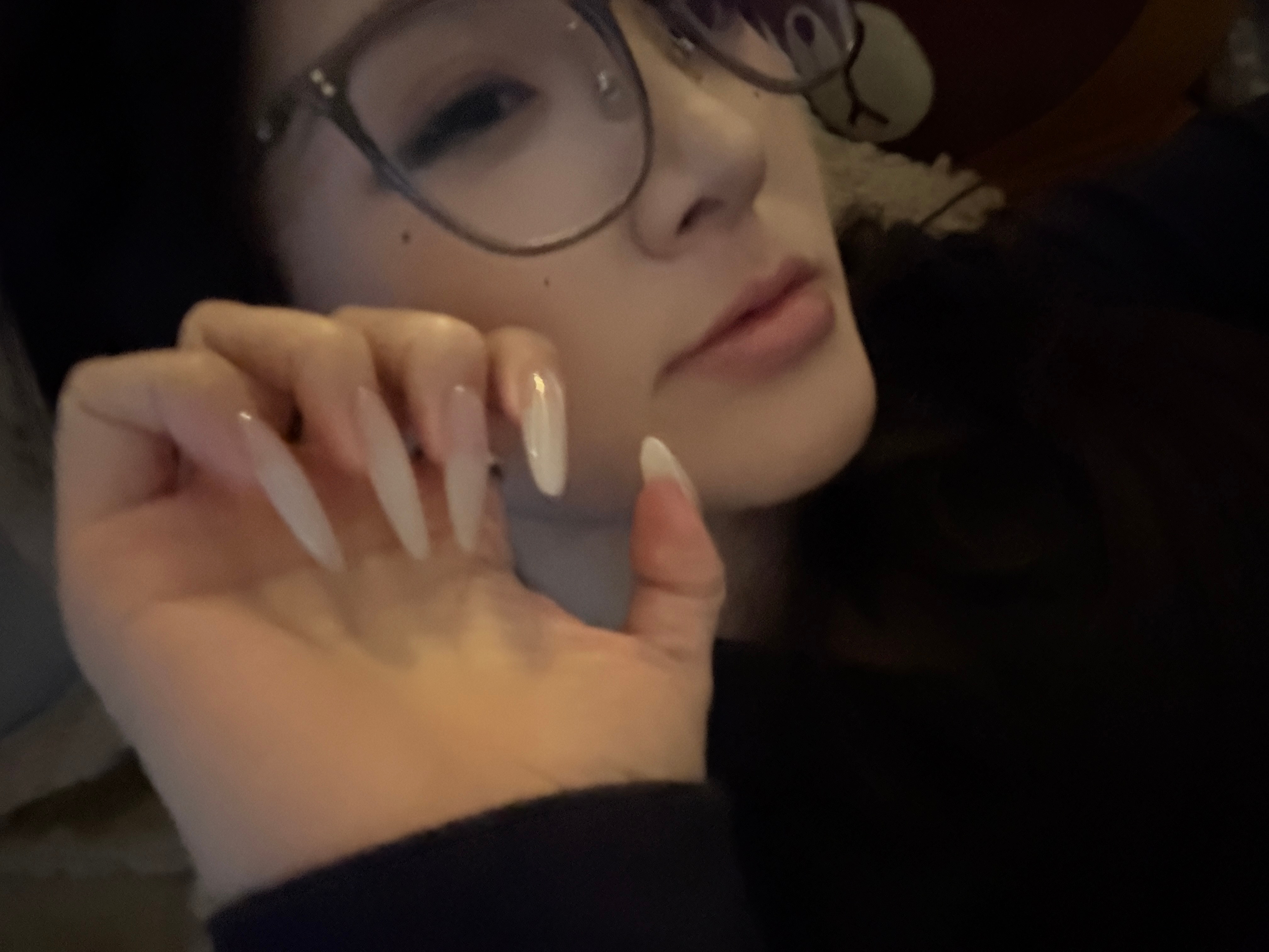 陪老公工作了，终于做回我的长甲 