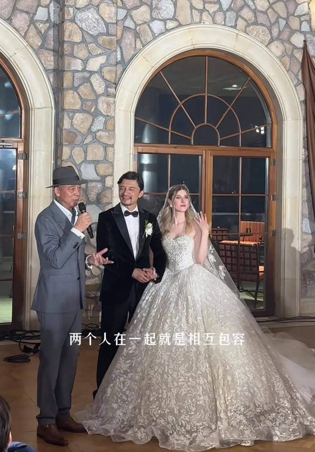 昨天谢晖结婚，范志毅厂长来了，祁宏 朱琪也来了
没想到的是林栋甫也来了，变化最小