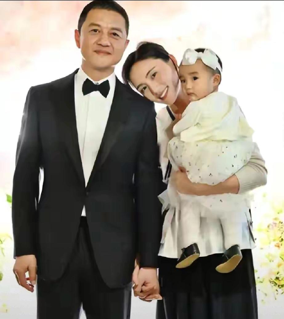 李亚鹏海哈金喜离婚7个月同框！一句话，道尽成年人的体面
 
     离婚7个月