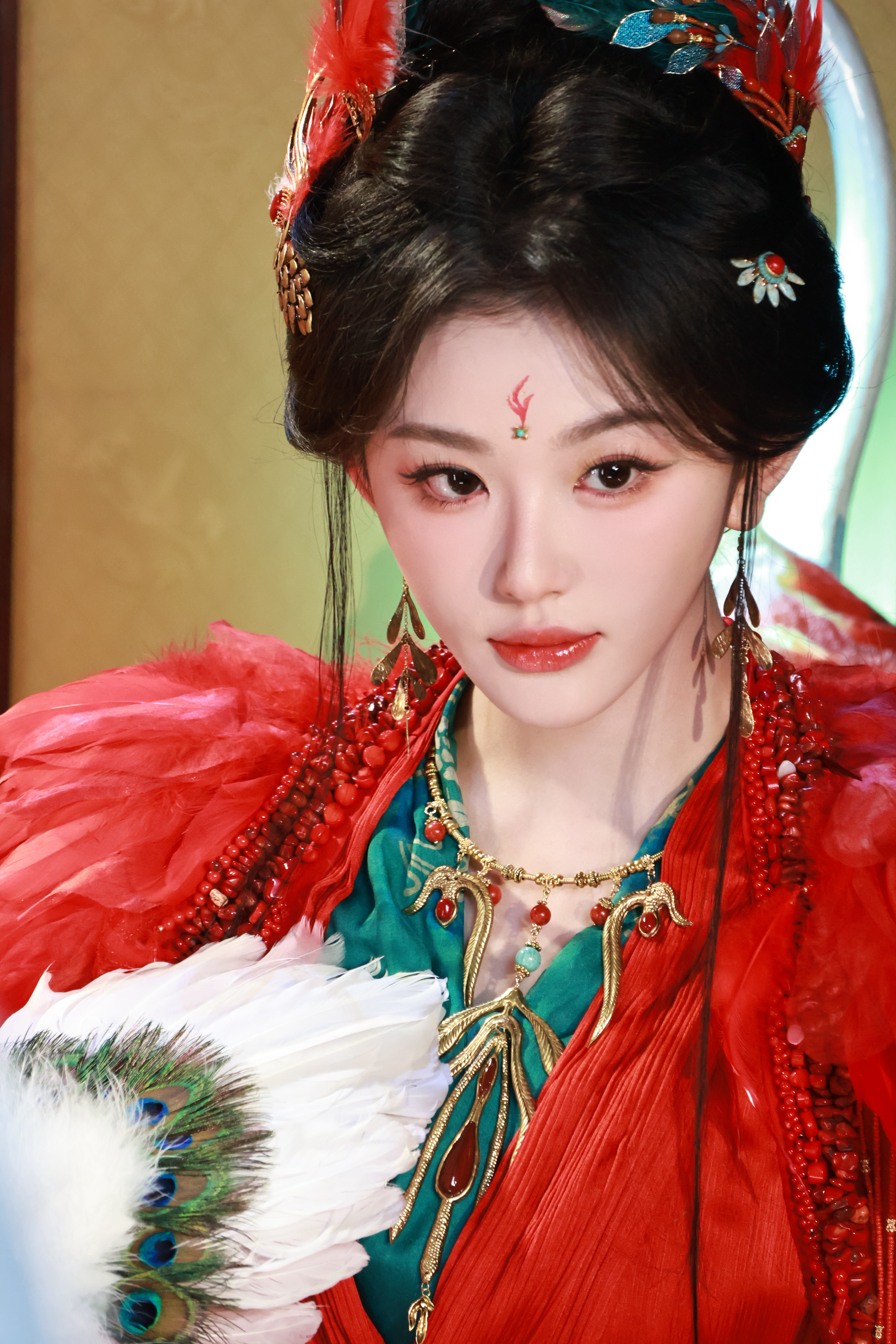 孔雪儿朱红定妆照微博视界大会 孔雪儿朱红定妆照，期待和新角色朱红见面呀，开机大吉