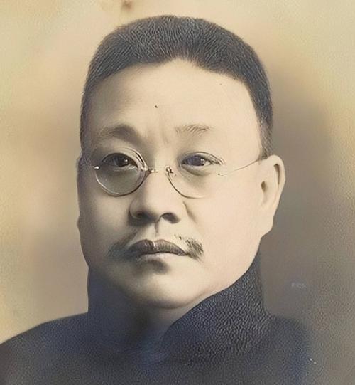 1917年灵堂前，堂堂湘督谭延闿竟翻身躺进母亲棺木，众人惊呼声中，这位孝子用肉身