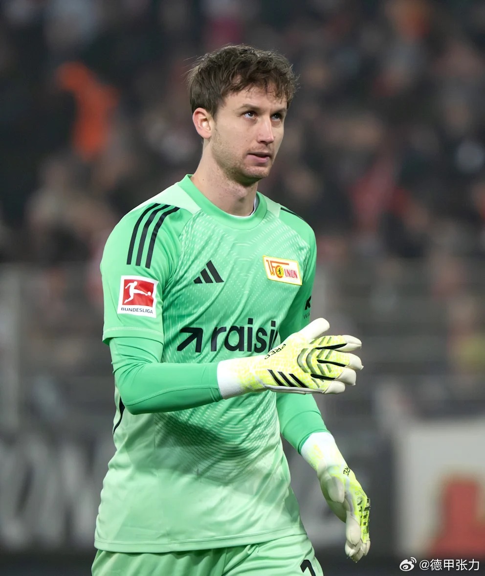 33岁的柏林联门将容诺夫再次入选丹麦国家队，这让人有些意外，因为容诺夫本来已经在