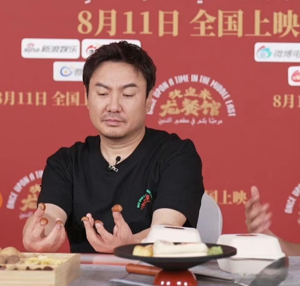 沈腾栗子美甲 腾哥这栗子美甲，简直是“吃货的终极浪漫”！指甲上的栗子随时能剥，这
