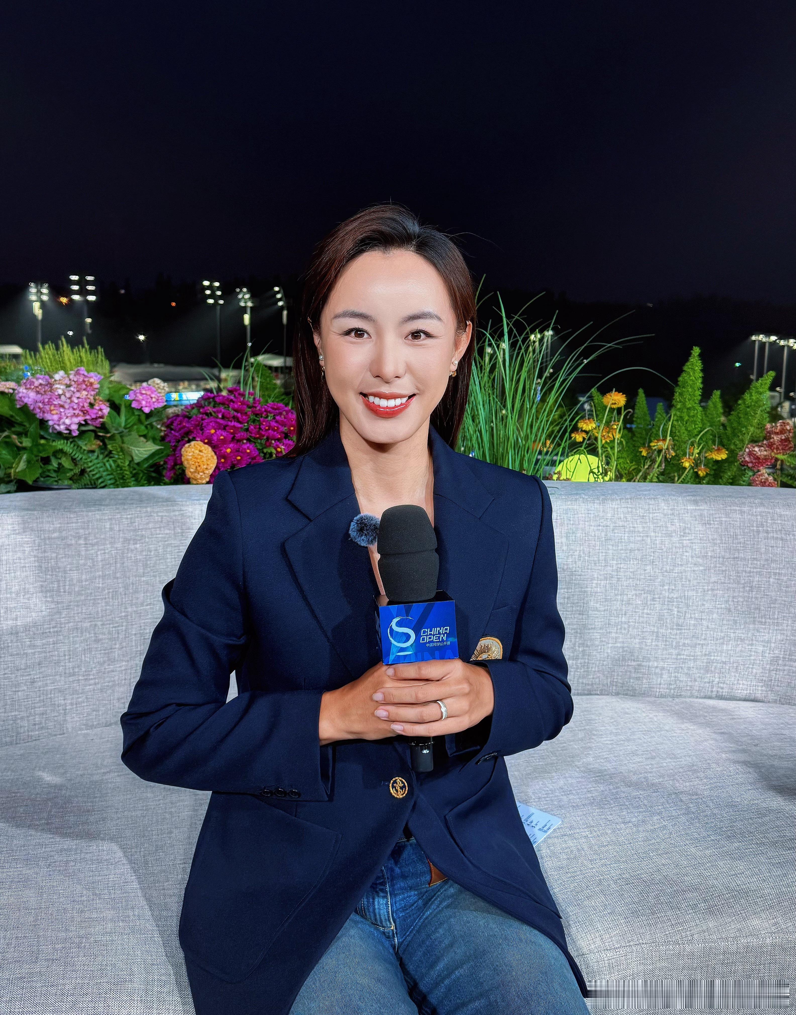 女单首轮✅王蔷6-0/6-0横扫郭美琪两届全运会女单冠军著名网球评论员王蔷双蛋晋