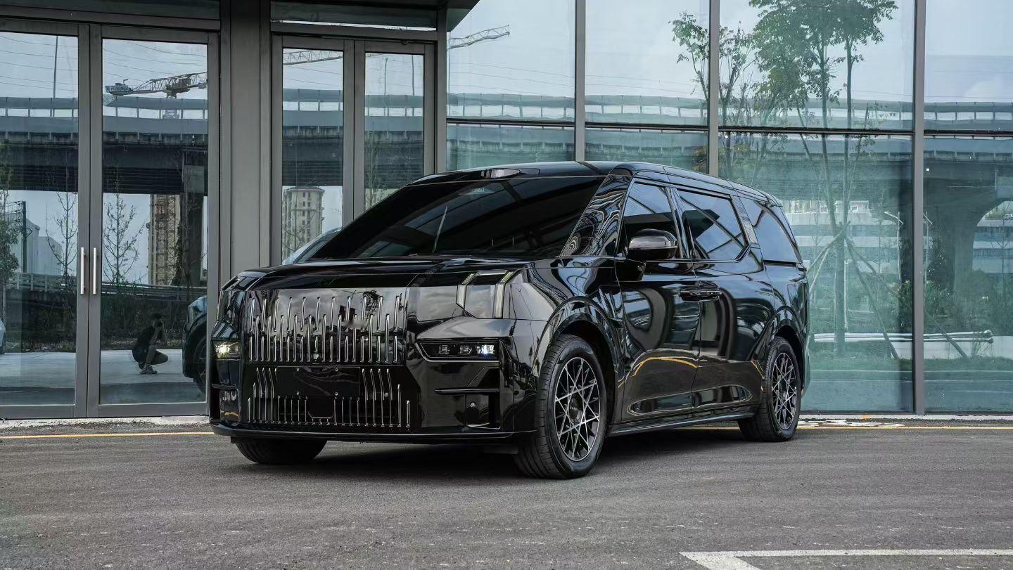 黑色内饰的极氪009，搭配这个八星轮毂，这么一拍，可别说，还真好看 厦门