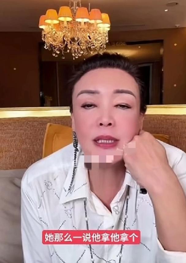 张兰不再隐忍，太逗了，狠狠打了汪小菲的脸，戳中汪小菲和马筱梅的肺管子。


汪家