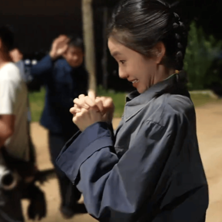 刘红兵梦女差不多得了，心疼刘红兵挨了一下打吵了一天一夜还没完，刘红兵只想跪求观众